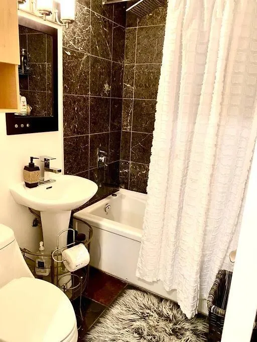 1 Bedroom In The Heart Of Osborne Village Winnipeg